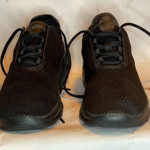 Nike Air Max Motion 2